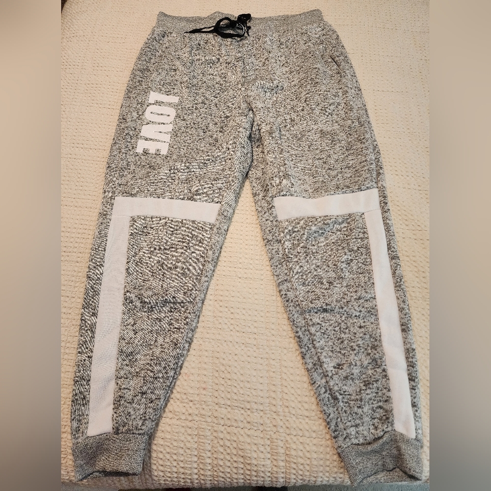 New Look LOVE Motif Charcoal Gray Heather Joggers Size 1X Athleisure Workout